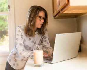 pexels-linkedin-1251833 pexels-linkedin-1251833